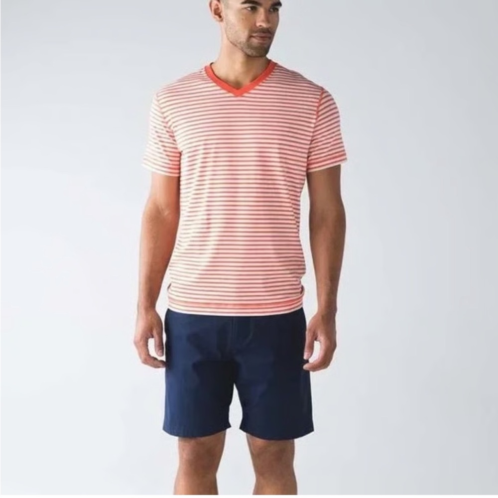 Lululemon 5 Year Basic V-neck men’s t-shirt